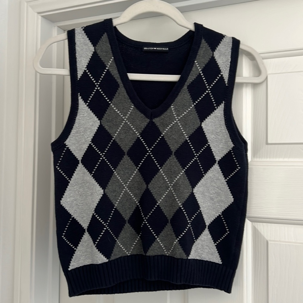 cropped fitted sweater vest